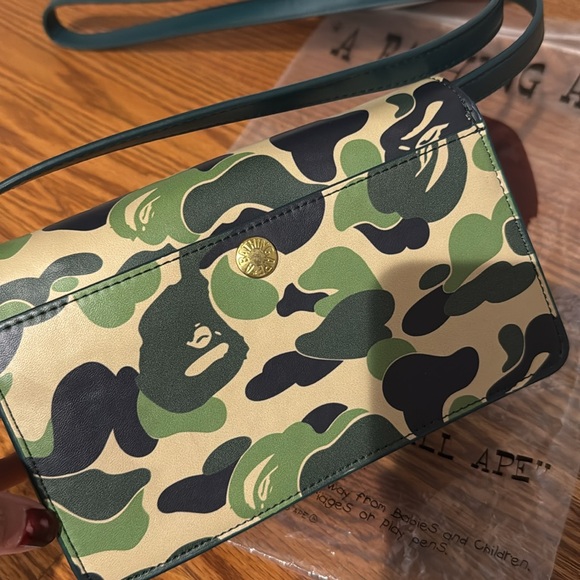 BATHING BAPE camo crossbody - Picture 7 of 9